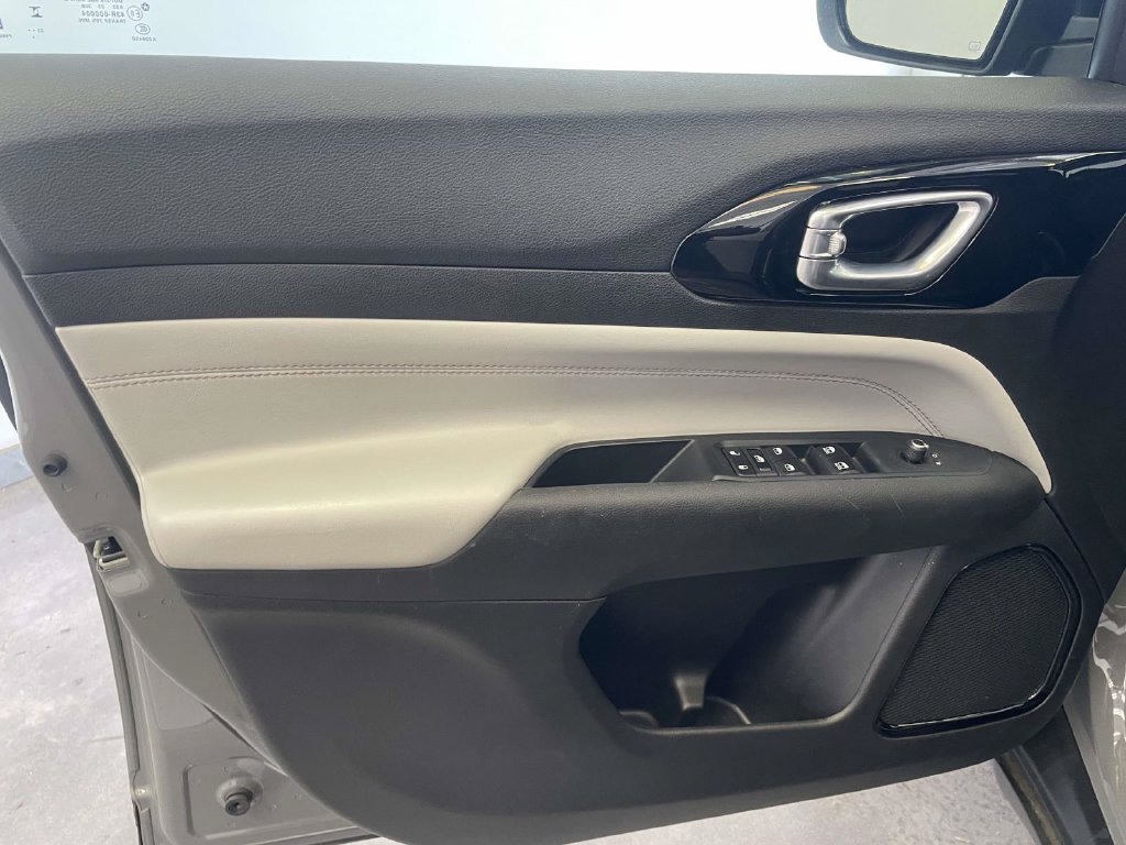 Used 2024 Gray Jeep Limited image 14
