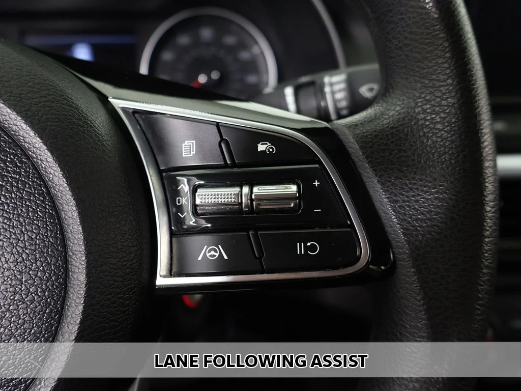 Used 2022 White Kia LXS image 3