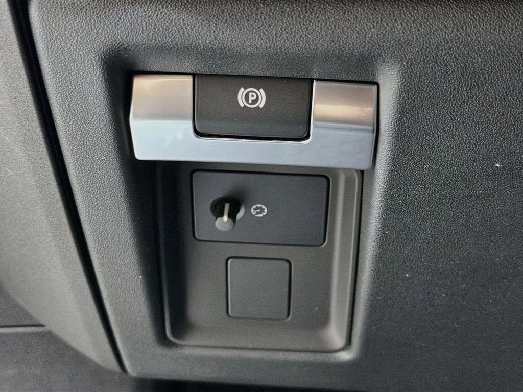 New 2026 Santorini Black Land Rover V8 image 10
