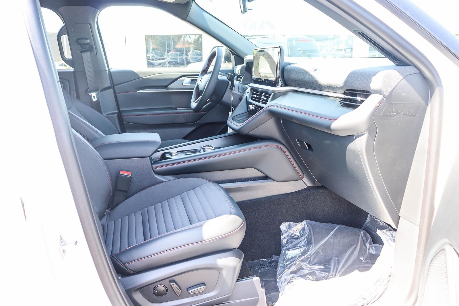 New 2026 Star White Metallic Tri-Coat Ford ST-Line image 14