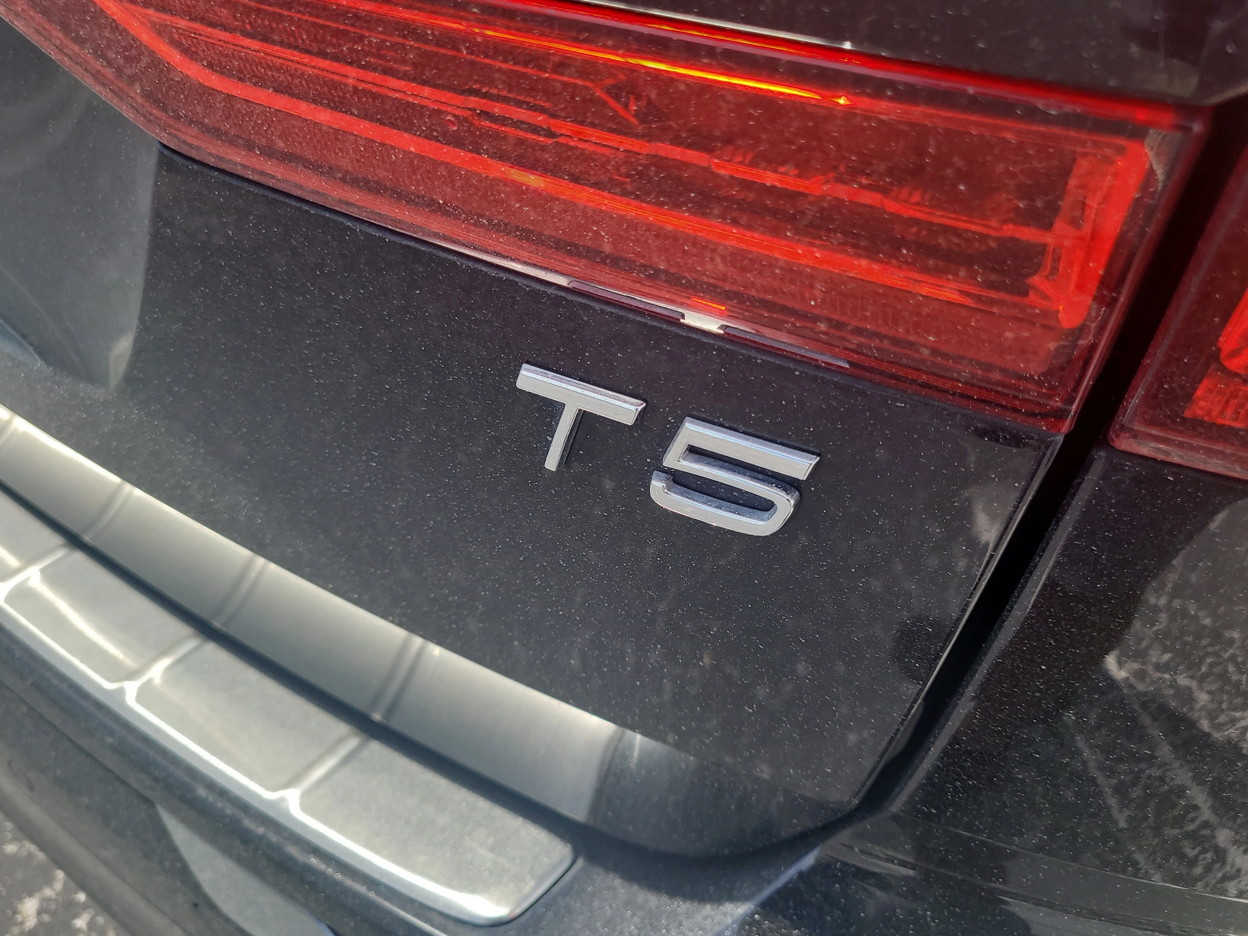 Used 2021 Onyx Black Metallic Volvo Inscription image 9