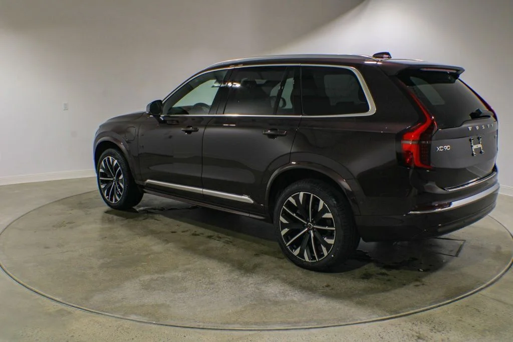 New 2026 Red Metallic Volvo T8 Plus image 3