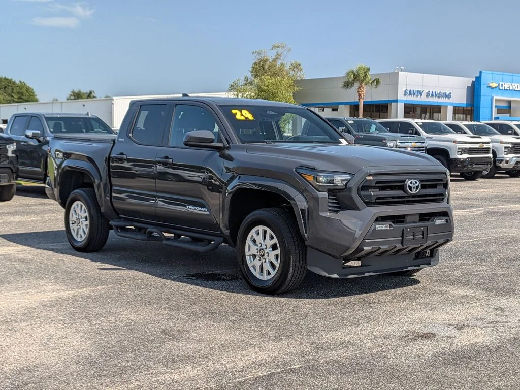 Used 2024  Toyota SR5 image 7