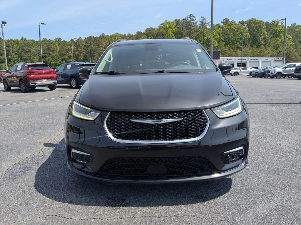 Used 2022 Brilliant Black Crystal Pearlcoat Chrysler Touring L image 2