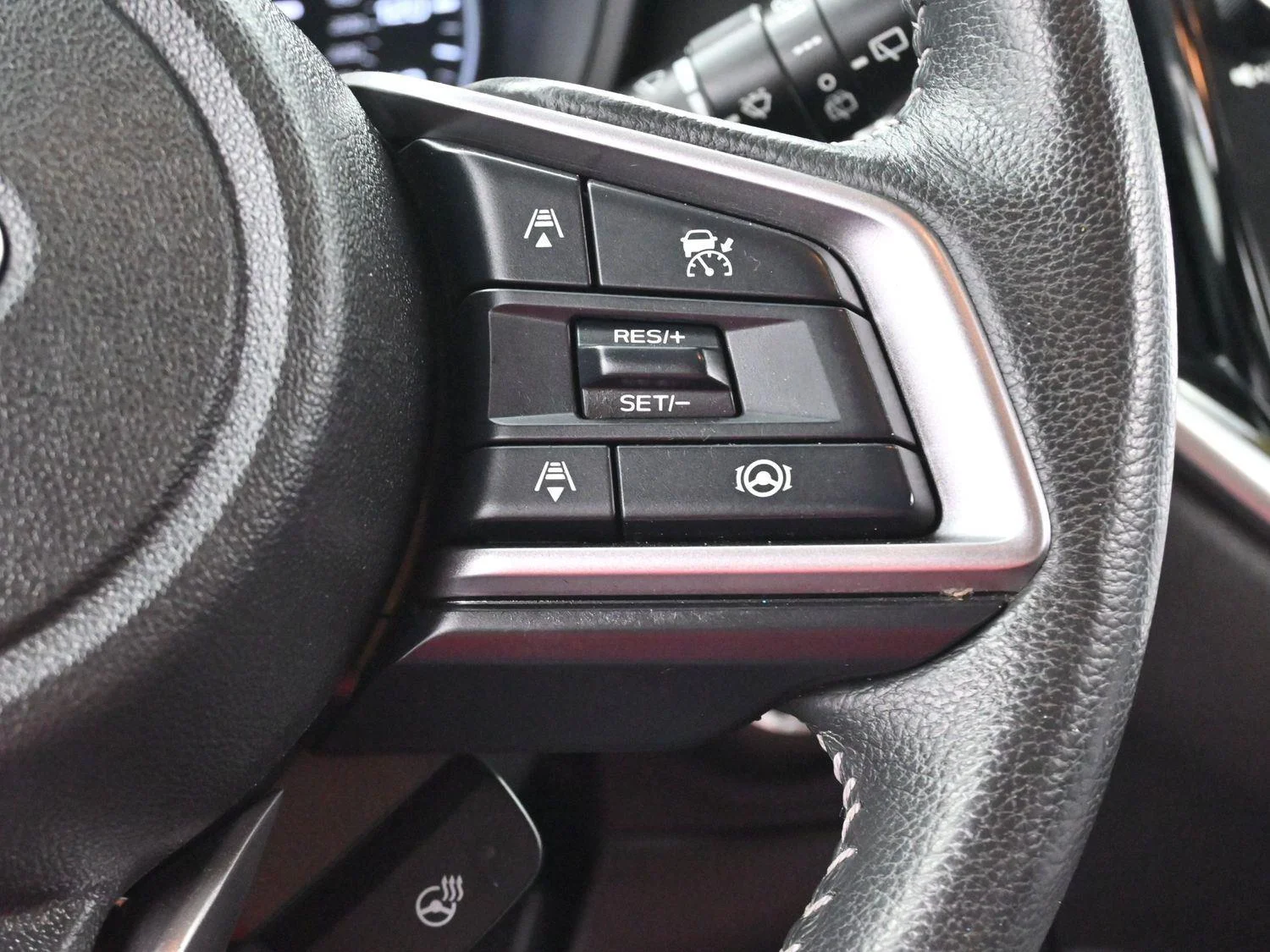 Used 2023 Ice Silver Metallic Subaru Limited image 19
