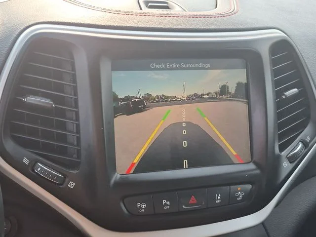 Used 2018 Silver Jeep Trailhawk image 22