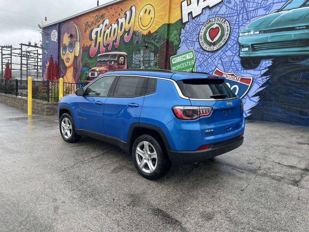 Used 2024 Blue Jeep Latitude image 3