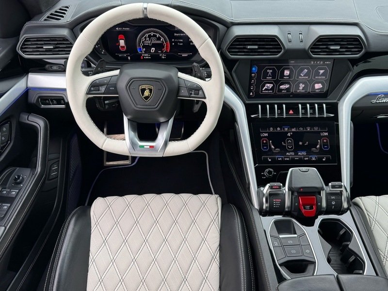 Used 2019  Lamborghini Base image 46