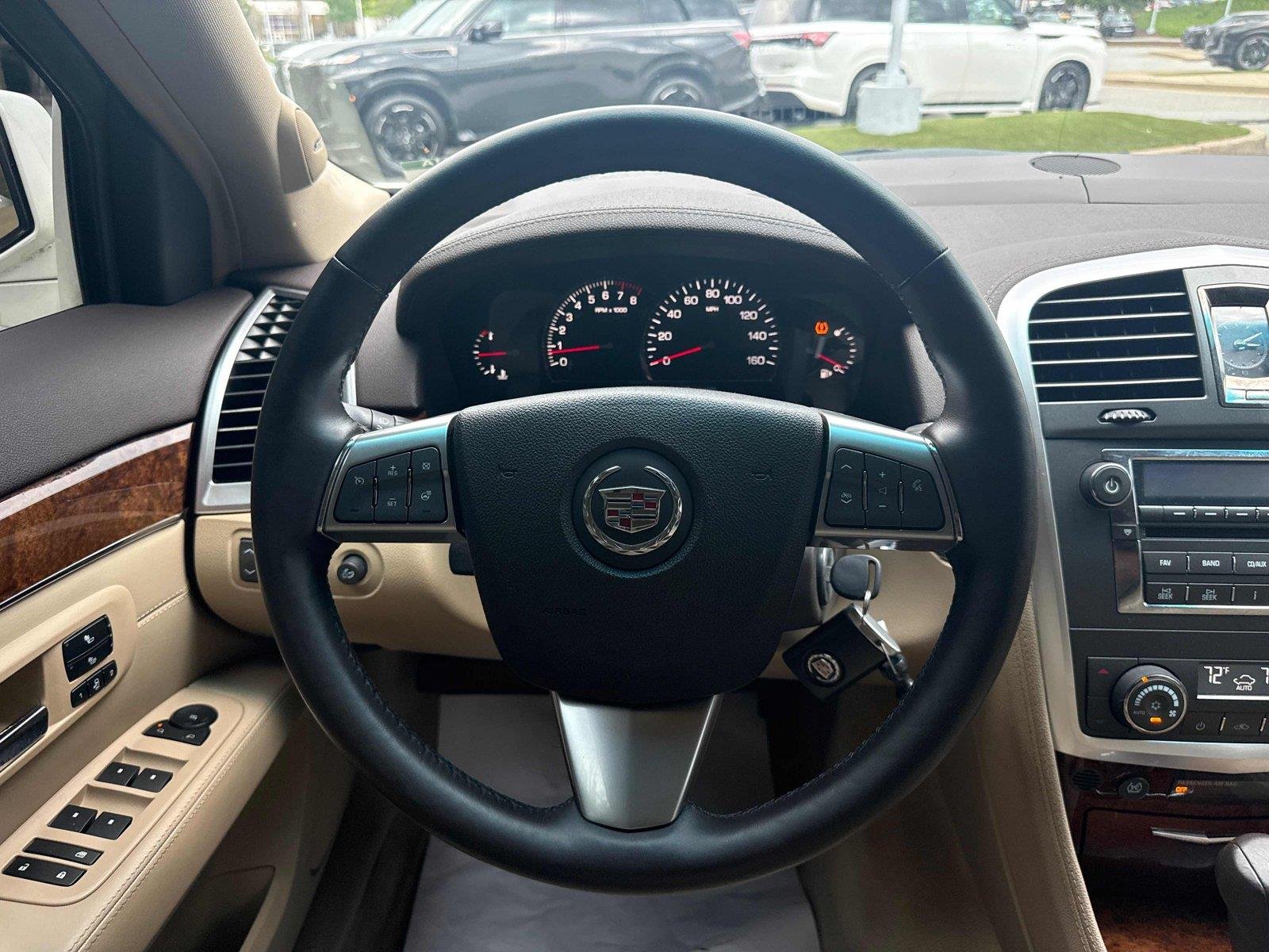 Used 2009 White Diamond Tricoat Cadillac AWD image 17