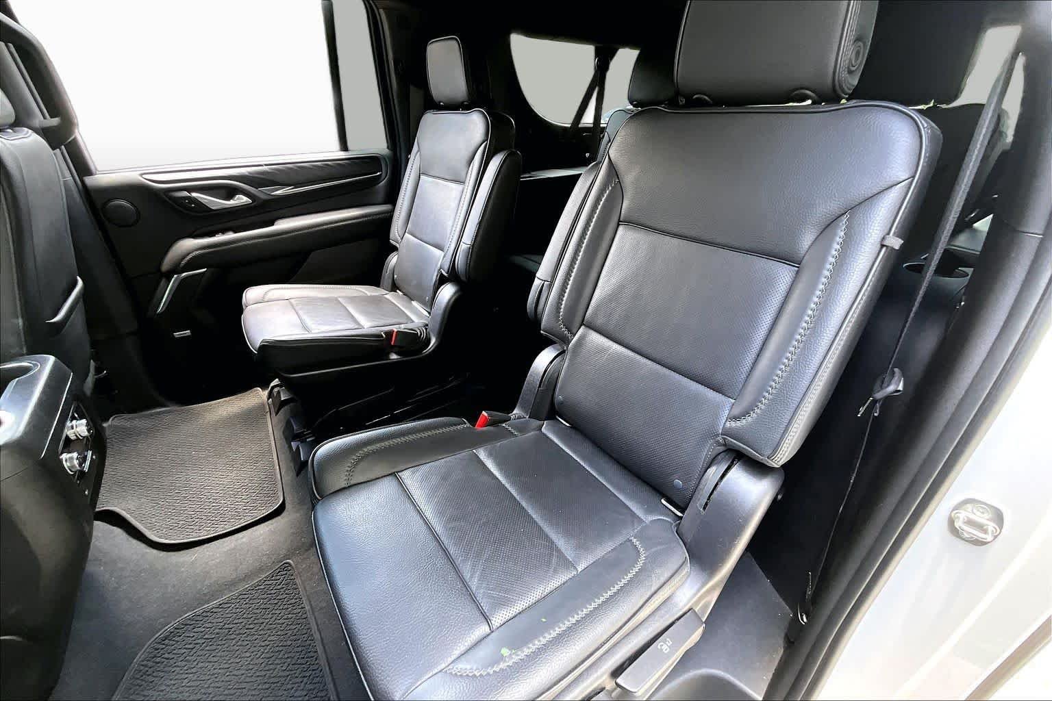 Used 2022 White Frost Tricoat GMC Denali image 18