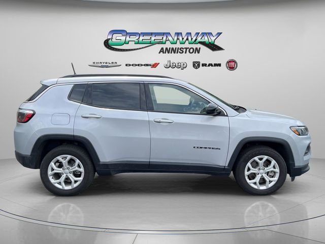 Used 2024 Silver Zynith Metallic Clearcoat Jeep Latitude image 8