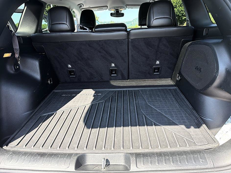 Used 2020 Billet Silver Metallic Clearcoat Jeep Limited image 21