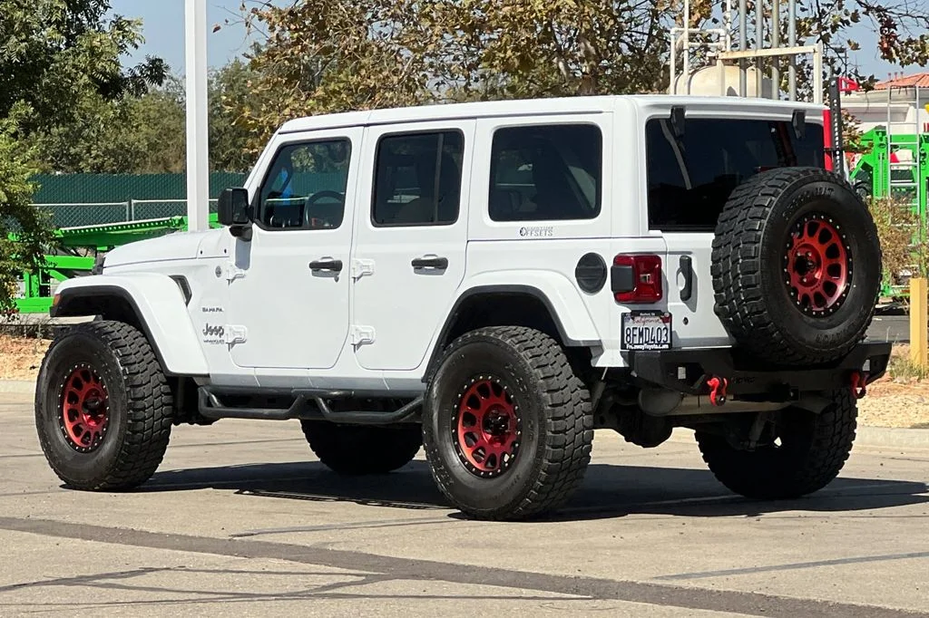 Used 2018 White Jeep Unlimited Sahara image 7