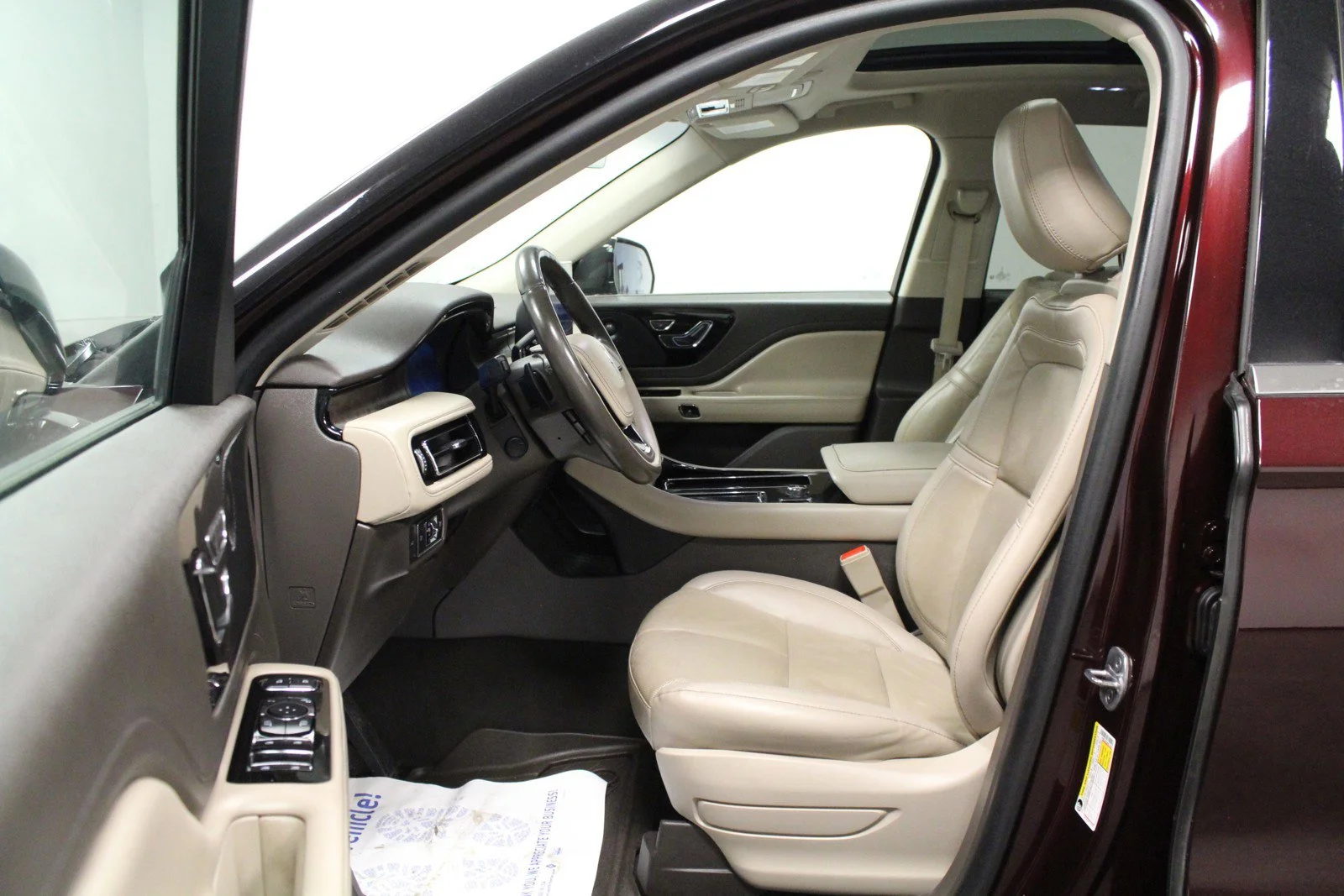 Used 2022 Burgundy Velvet Metallic Tinted Clearcoat Lincoln Reserve image 12