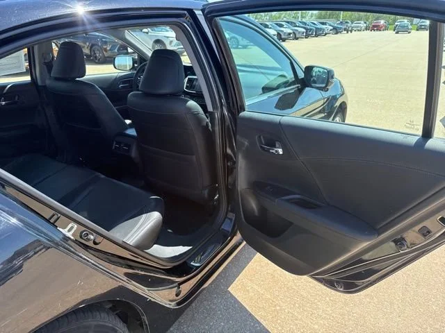 Used 2016 Black Honda EX-L image 42