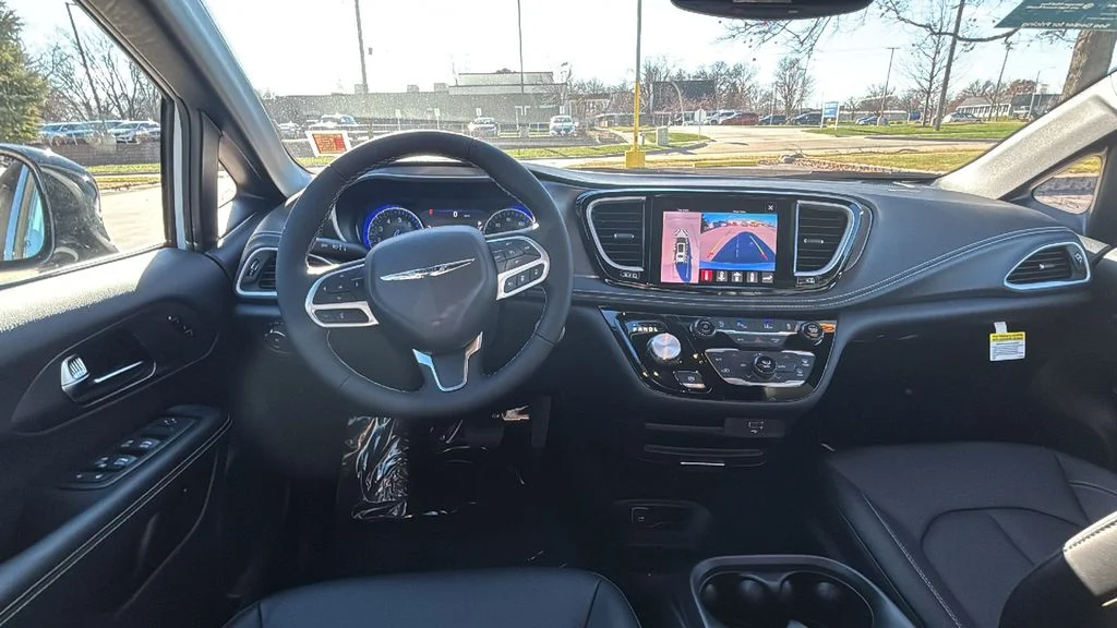 2026 Chrysler Pacifica Select - Photo 24