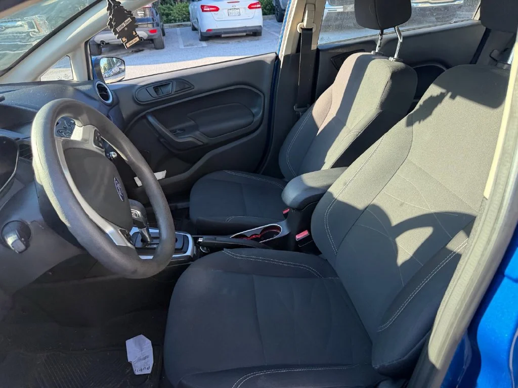 Used 2018 Blue Ford SE image 10