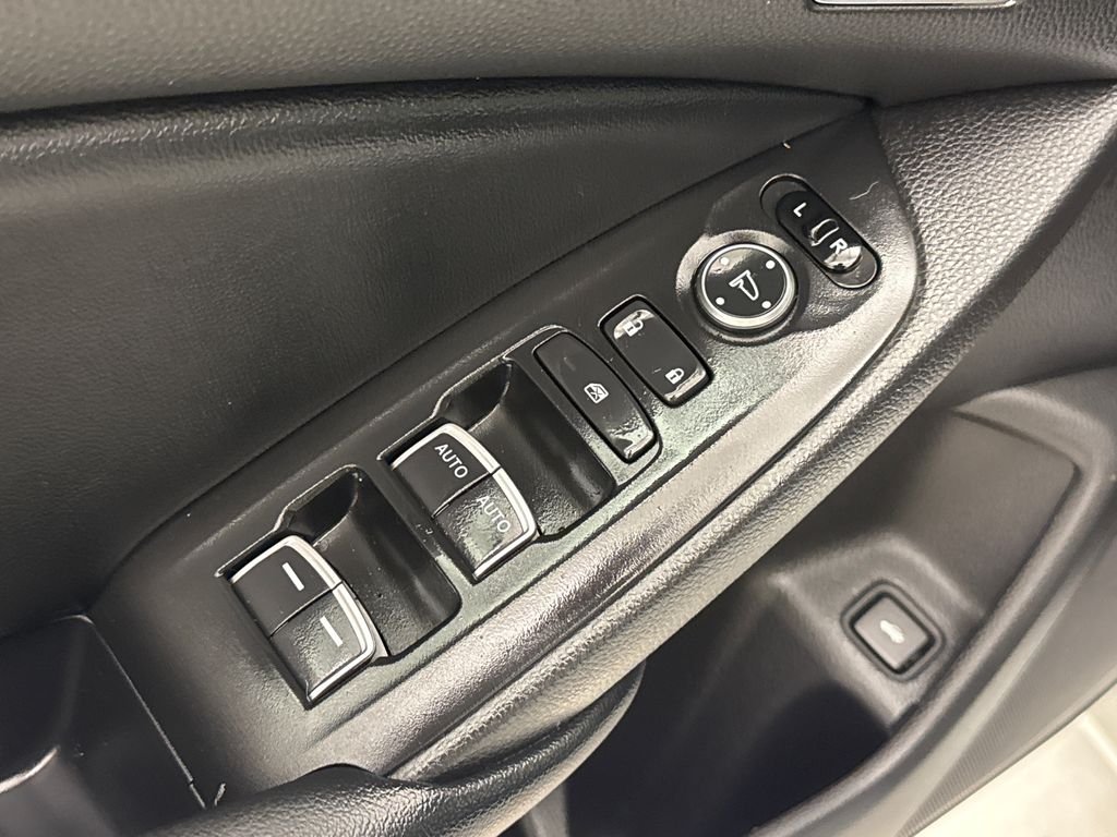 2022 Honda Accord Hybrid Touring - Photo 19