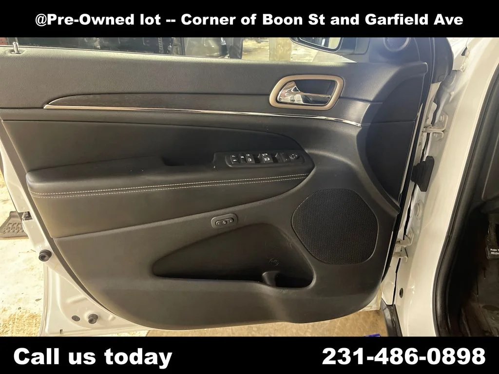 Used 2017 White Jeep Limited image 15