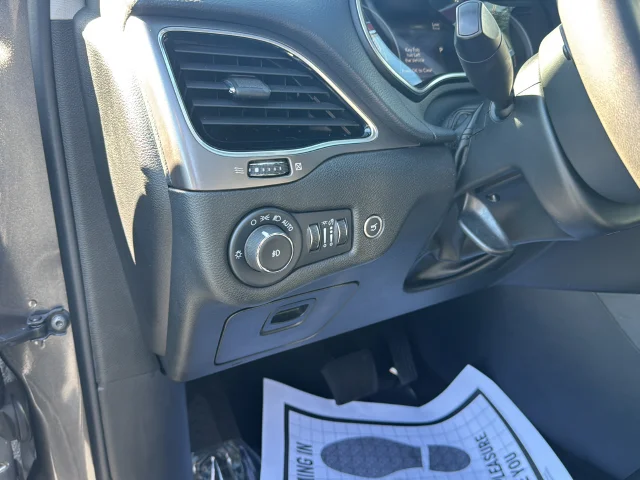 Used 2022 Gray Jeep Limited image 28