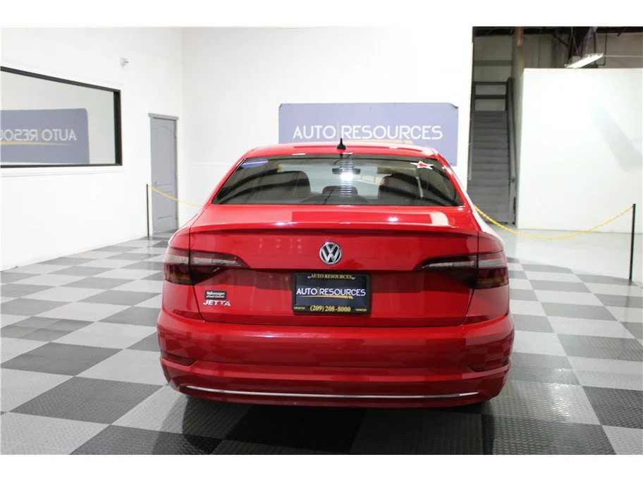Used 2019 Red Volkswagen SEL image 5