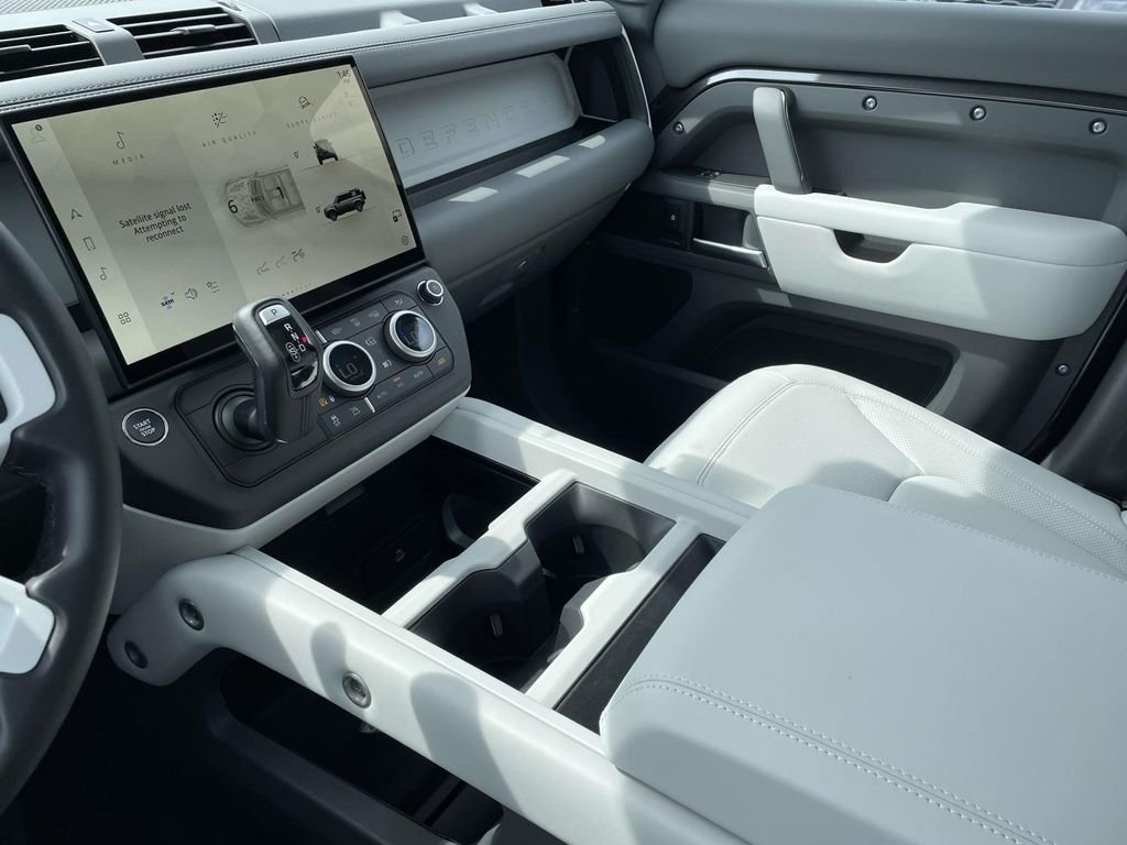 2026 Land Rover Defender S - Photo 30