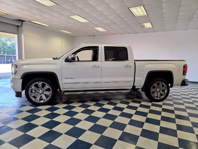 Used 2018 WHITE FROST TRICOAT GMC Denali image 4
