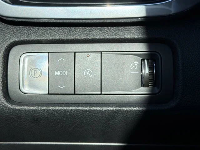 New 2026 Sterling Metallic GMC Elevation image 29