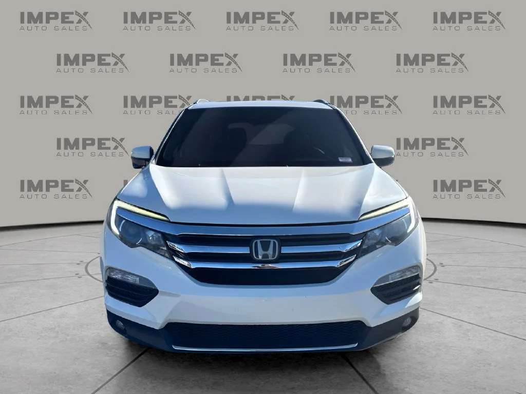 Used 2017  Honda Touring image 8
