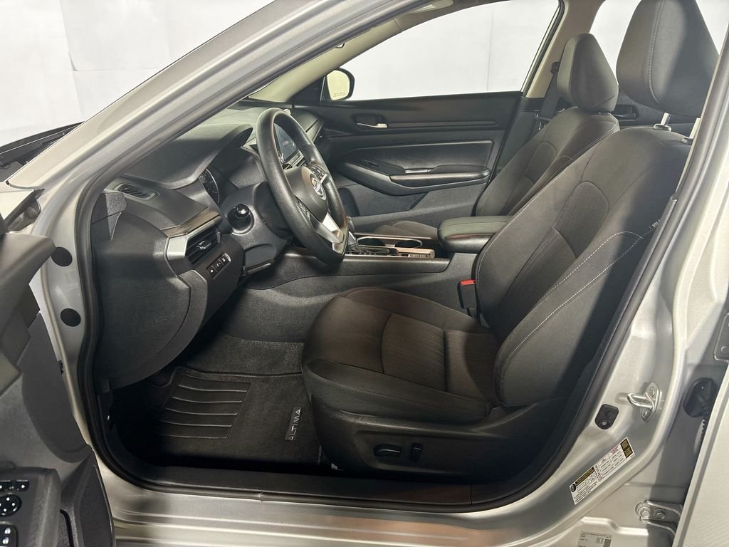 Used 2024 Silver Nissan 2.5 SV image 11