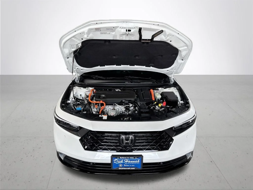 Used 2025 White Honda Touring image 23