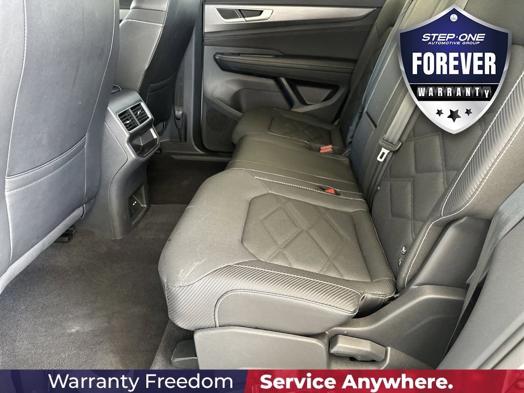 Used 2025  Volkswagen 2.0T SE w/Technology image 31
