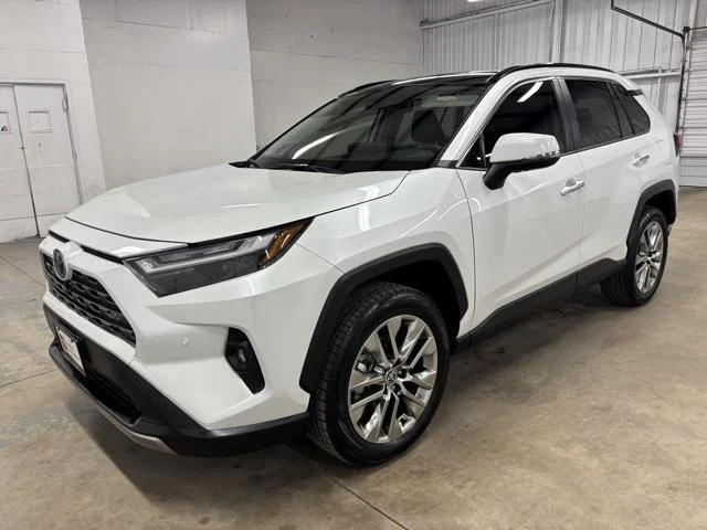 Used 2025 WIND CHILL PEARL Toyota  image 3