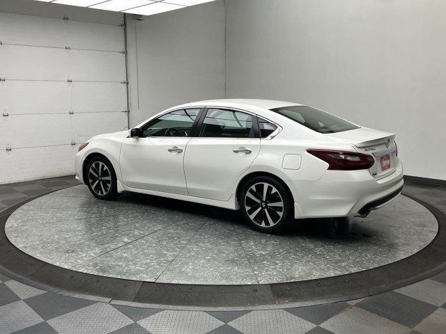 Used 2018 Nissan Altima SR with VIN 1N4AL3AP3JC134774 for sale in Fond du Lac, WI