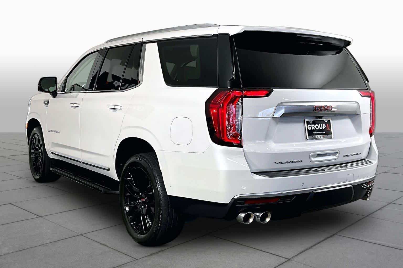 Used 2023 White Frost Tricoat GMC Denali image 11