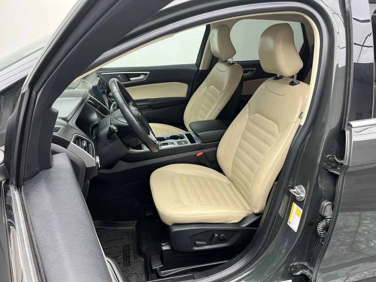 Used 2022 Green Ford SEL image 9