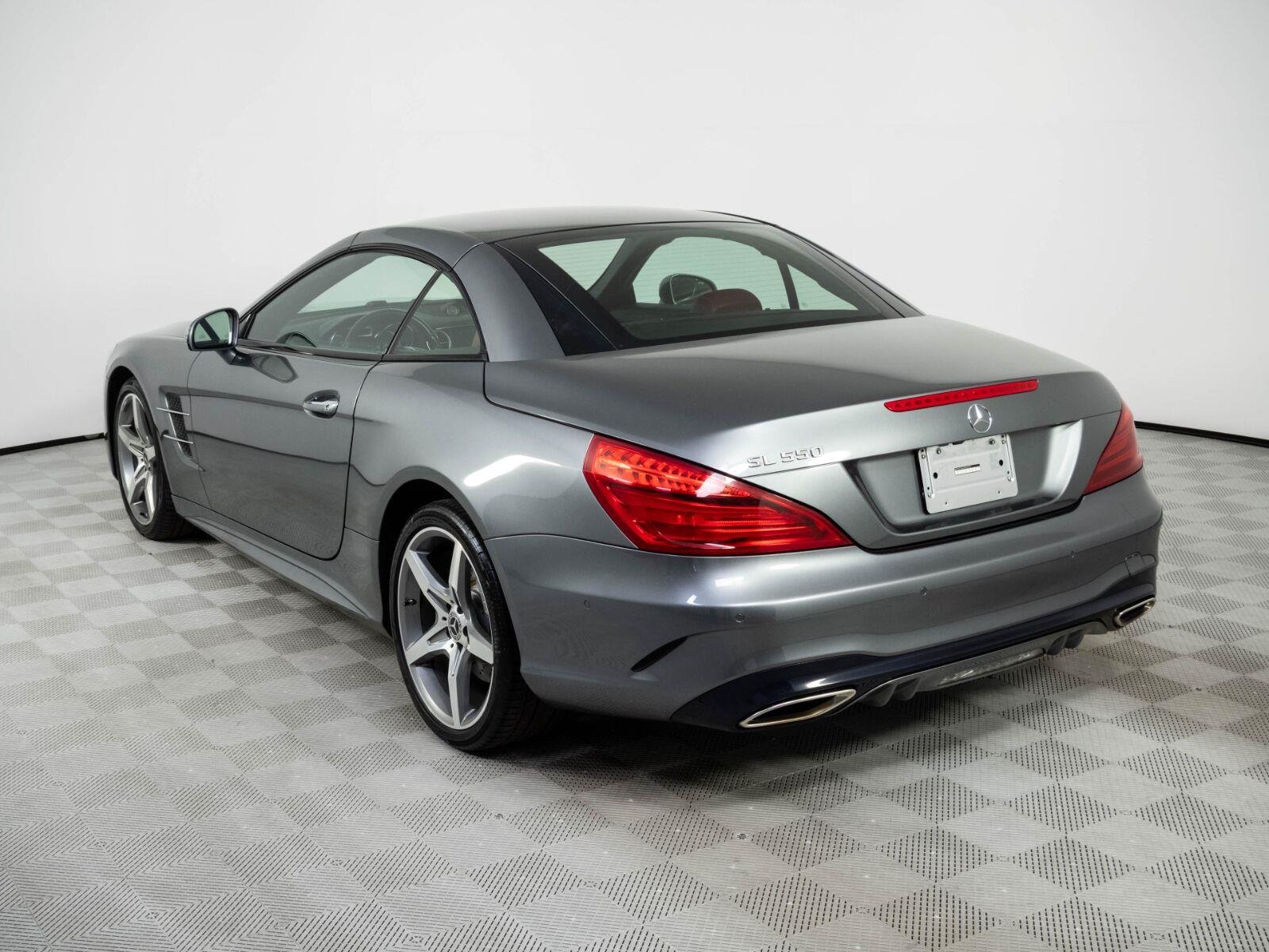 Used 2018 Selenite Grey Metallic Mercedes-Benz SL 550 image 3