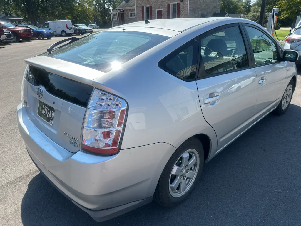 Used 2008 Classic Silver Metallic Toyota BASE image 2