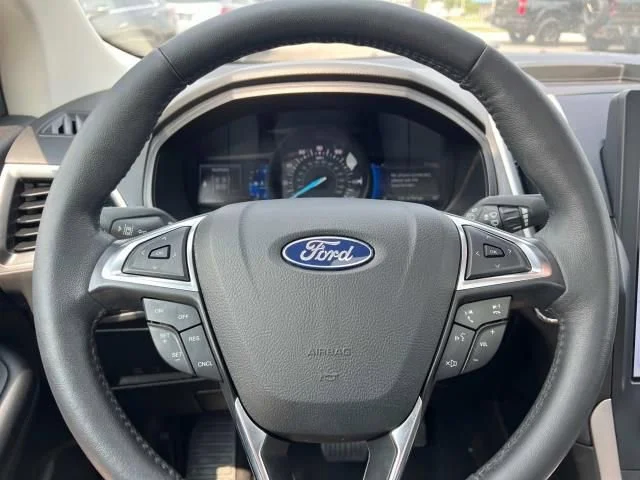 Used 2022 Silver Ford SEL image 20