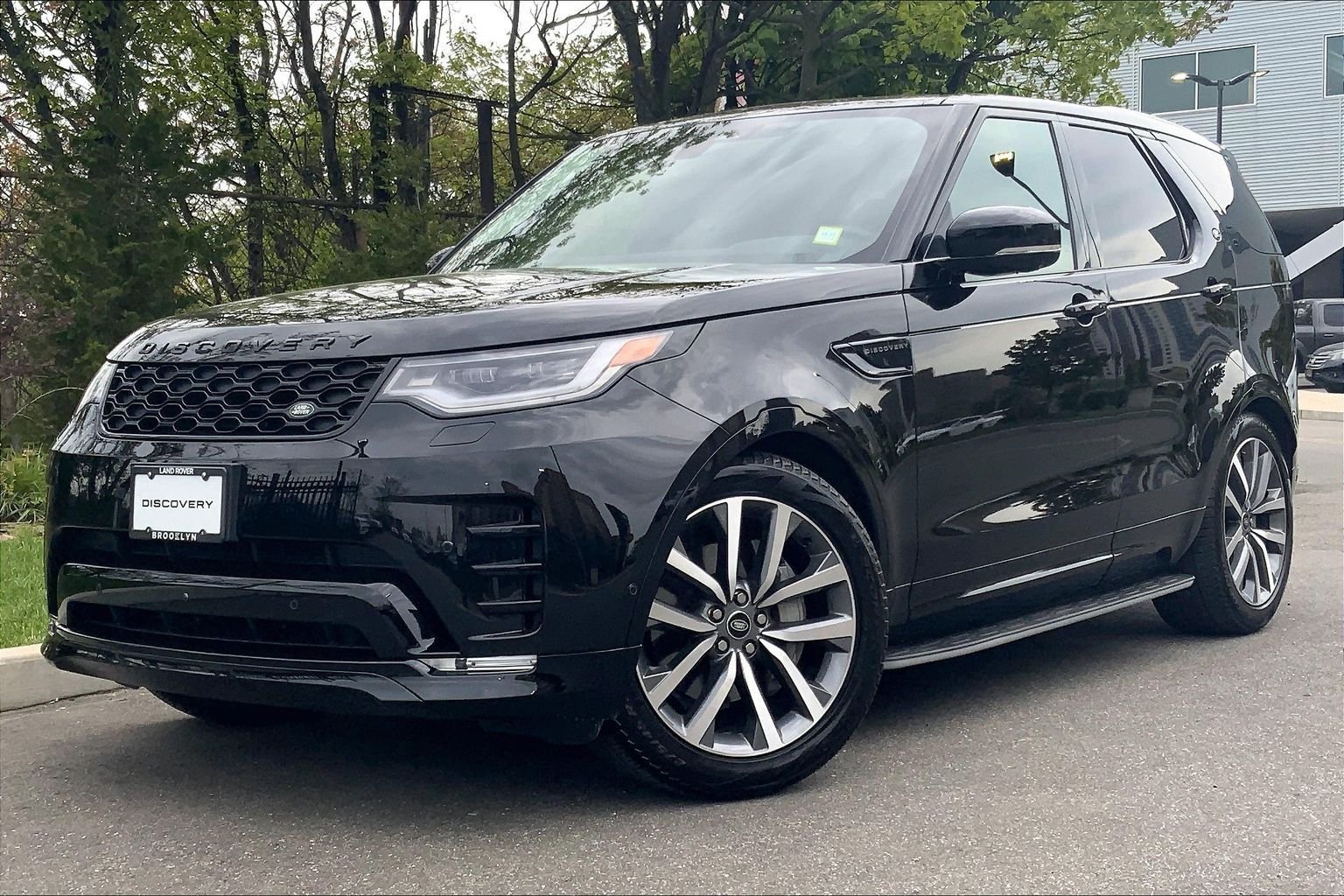 2025 Land Rover Discovery P300 Dynamic SE's photo