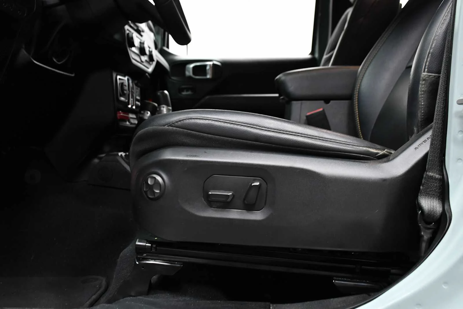 Used 2024 Earl Clearcoat Jeep Sahara image 14
