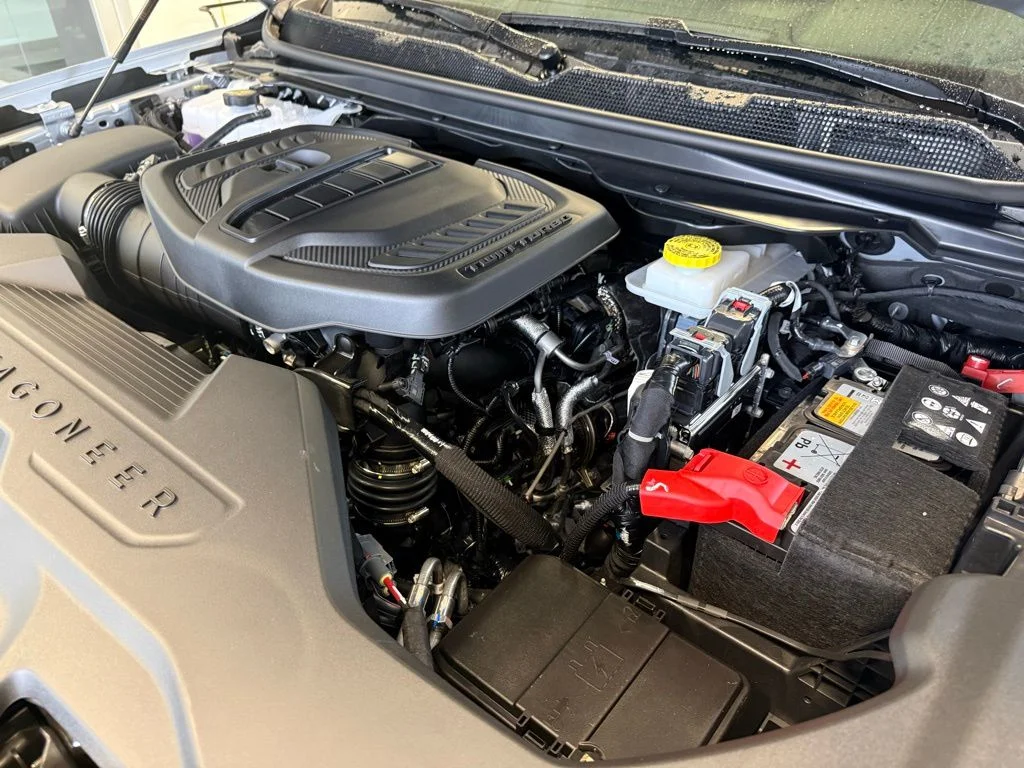 New 2026 Silver-Zynith Exterior Paint Jeep  image 10