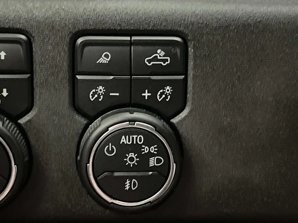 Used 2025 Summit White Chevrolet LT image 26