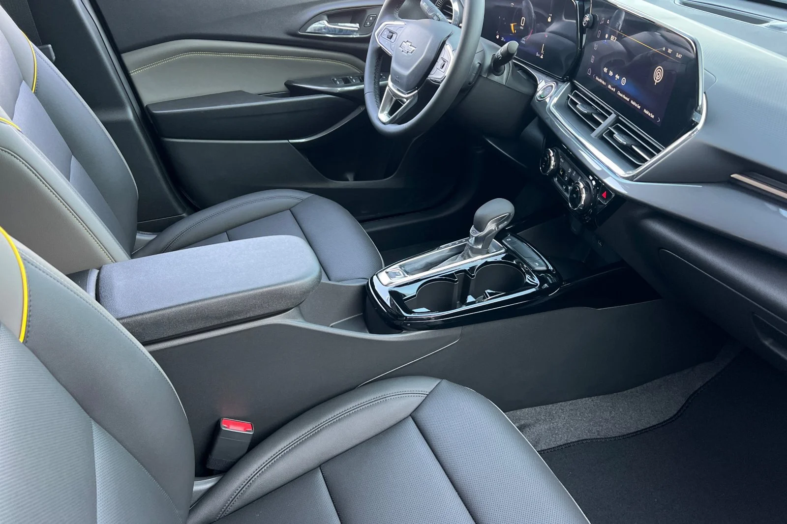New 2026 Mosaic Black Metallic Chevrolet ACTIV image 16