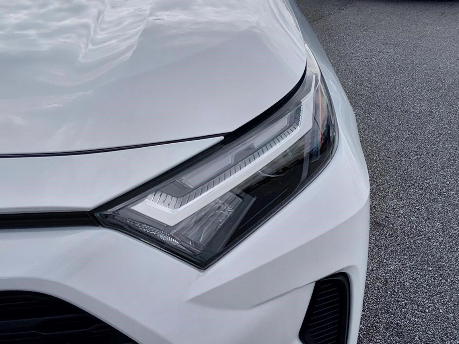 Used 2025 Ice Cap Toyota LE image 10
