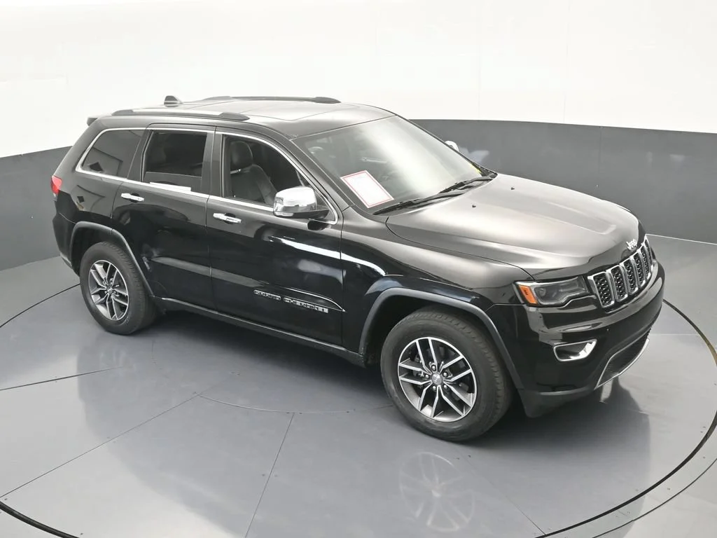 Used 2017 Diamond Black Crystal Pearlcoat Jeep Limited image 53