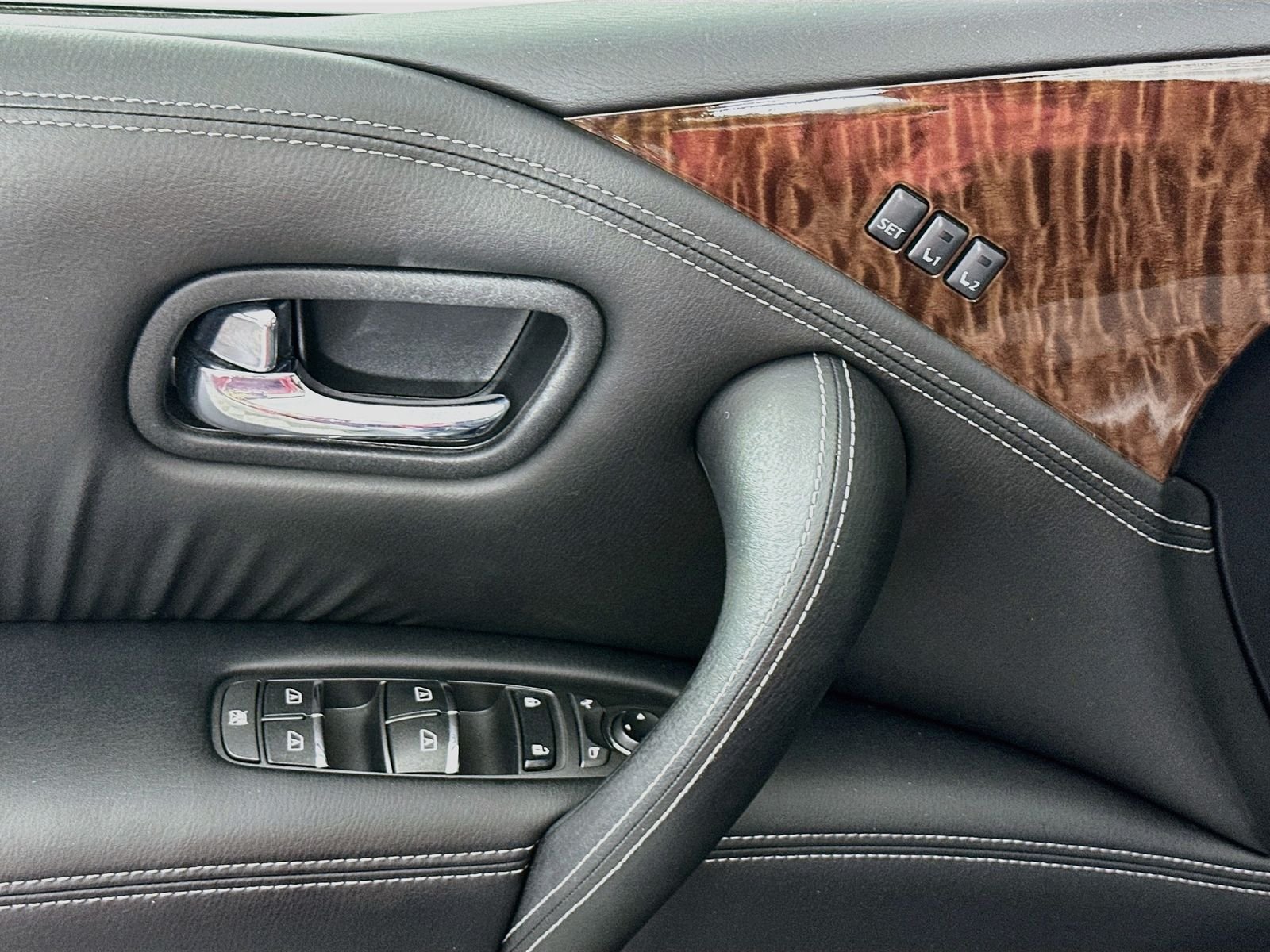 Used 2019 Gun Metallic Nissan SL image 18