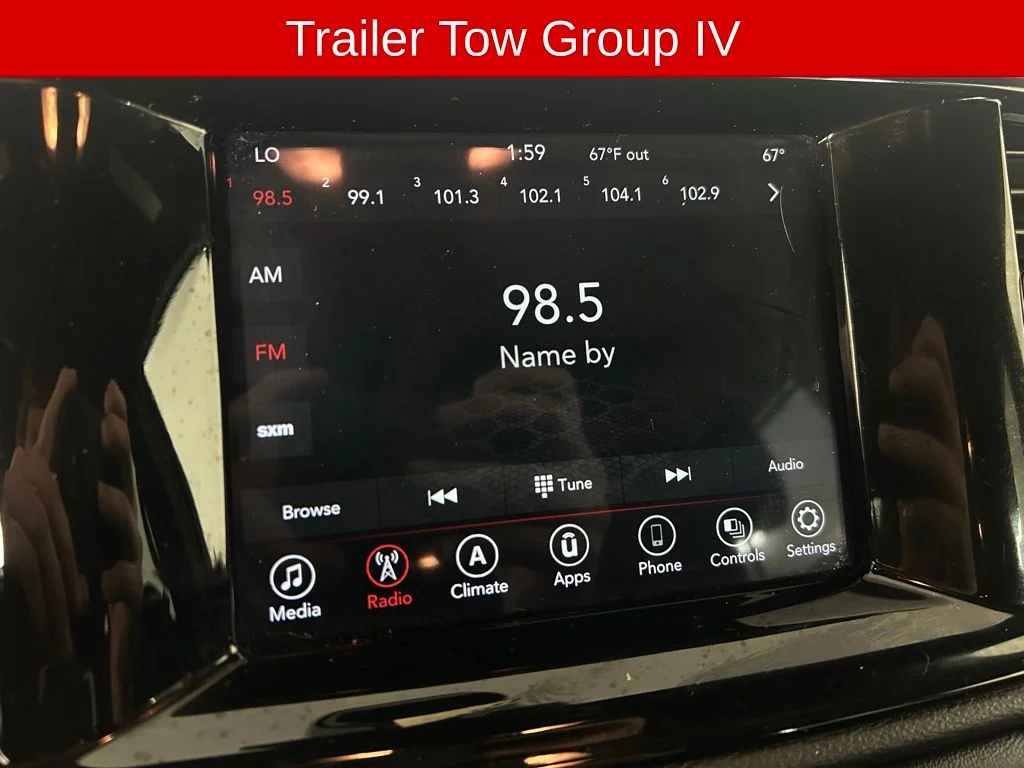 Used 2022 White Dodge SXT image 4