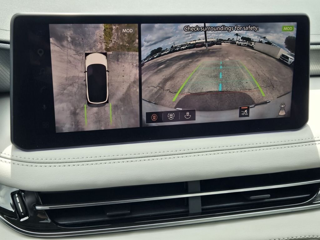 New 2027 RADIANT WHITE INFINITI Luxe FWD image 23