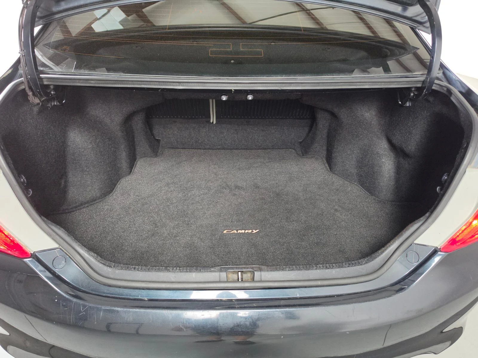 Used 2012 Gray Toyota LE image 17
